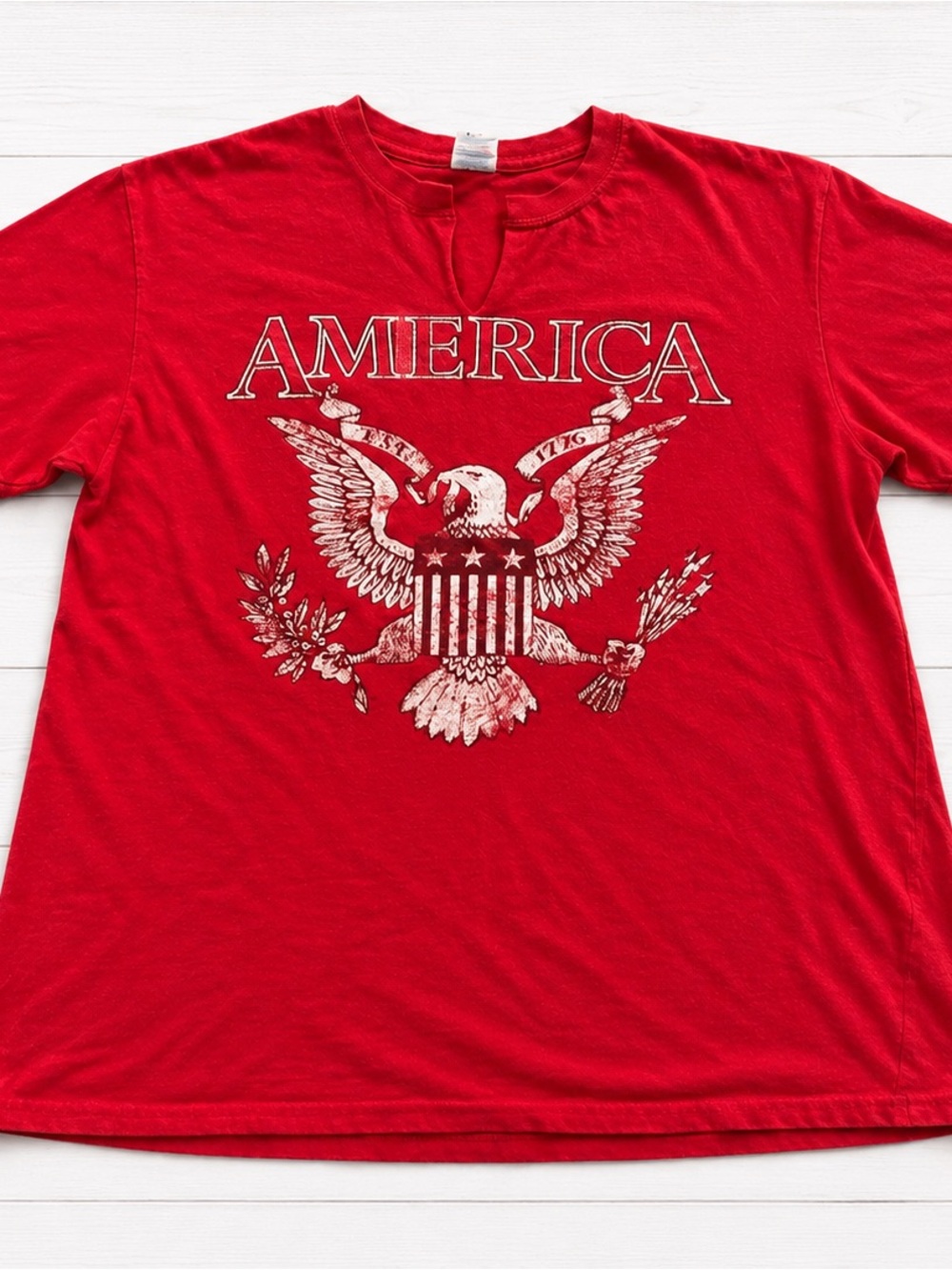 Red America Vintage Eagle Tee - Size M 653